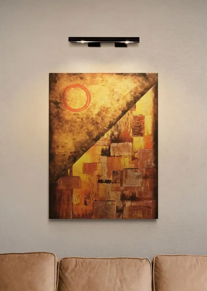 abstraktnÍ obraz na zdi autorky Hanele v rozměru: 50x70cm, zemité barvy rzi, rozdělení, kruh, město, plameny, slunce, očouzený vzhled okrajů
